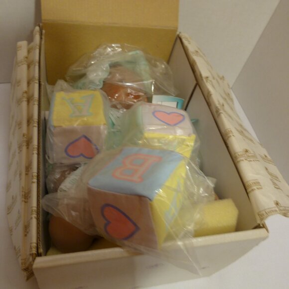 Yolanda Bello "Shawna" African American Porcelain Doll: Ashton Drake Galleries - Picture 3 of 12